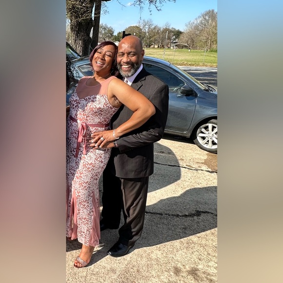 PROFOUND TRENDS FASHION DEN. FOLLOW TO BE NOTIFIED WHEN I HOST LIVE!!! - Picture 14 of 15